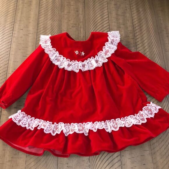 Disney Winnie the Pooh Red Velvet and Lace. Vintage. Made in USA 🇺🇸 - Picture 1 of 16